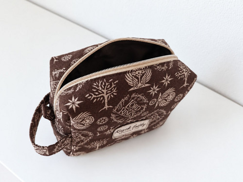 Kapsička Pán Prsteňov (pouch) - tmavá — foto 2