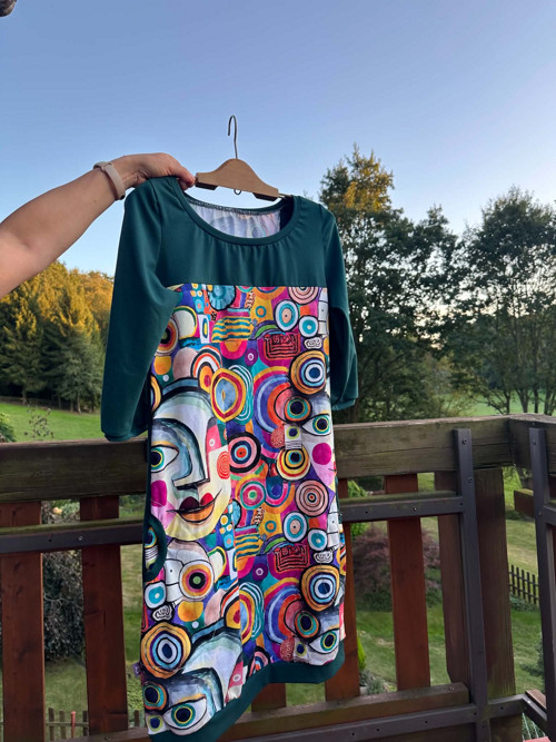 Výrazné šaty s obličeji picasso — foto 4