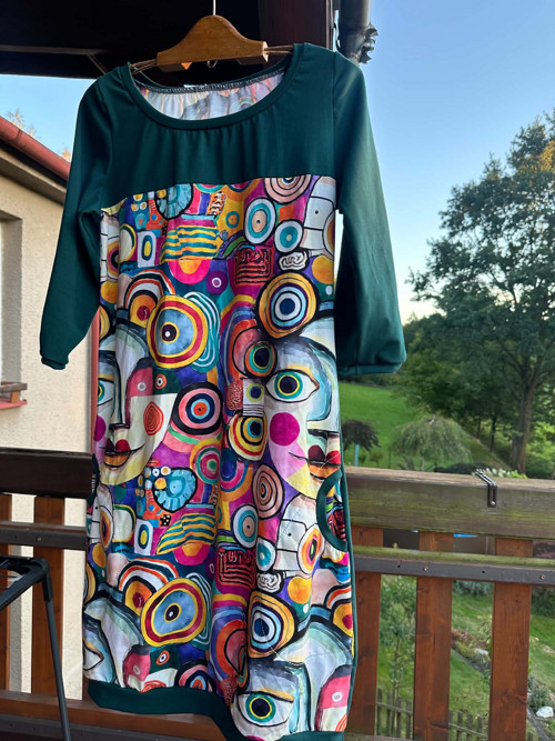 Výrazné šaty s obličeji picasso — foto 5