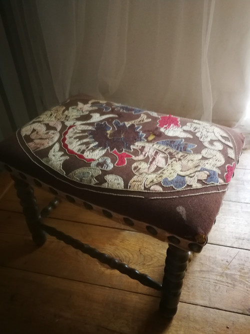 Vyšívaná stolička — foto 2
