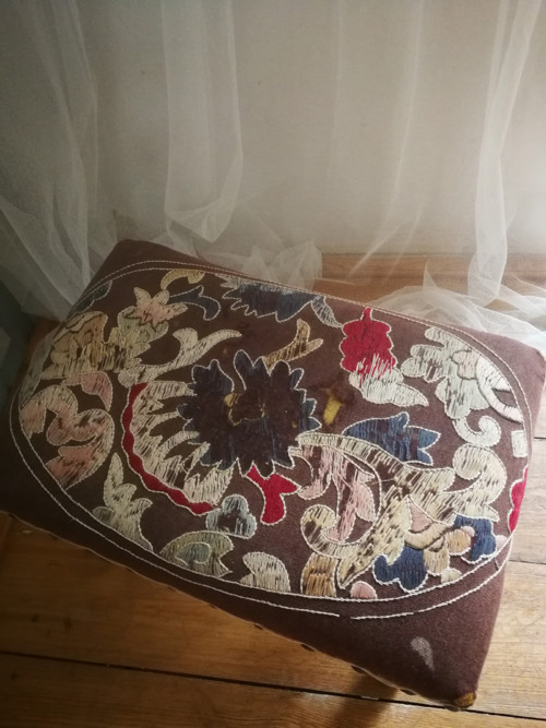 Vyšívaná stolička — foto 3