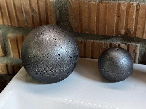 Set dvou betonových koulí — foto 3