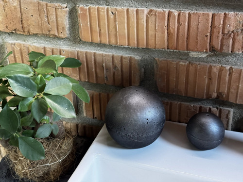 Set dvou betonových koulí — foto 2