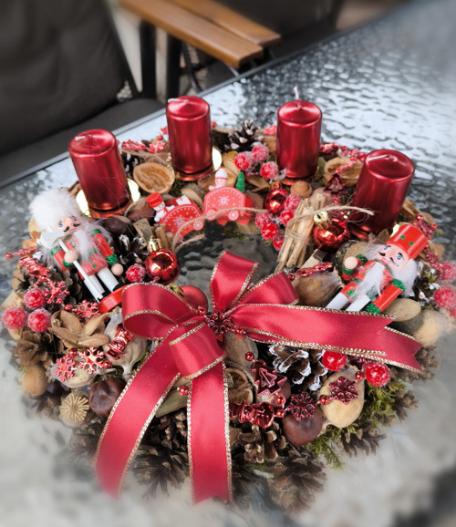 Adventní svícen s louskáčky — foto 5