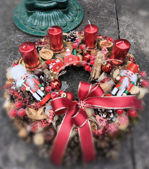 Adventní svícen s louskáčky — foto 6