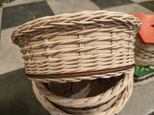 Košík vyřezávaný s kytičkami — foto 2