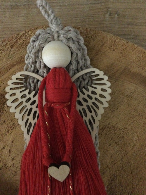 Macrame andělka v boho stylu - krásná červená. — foto 3