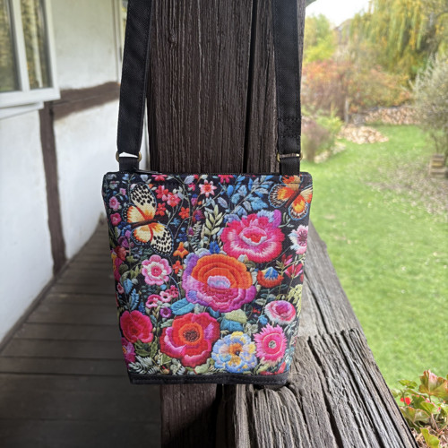 Jako vyšívaná - mini kabelka — foto 2