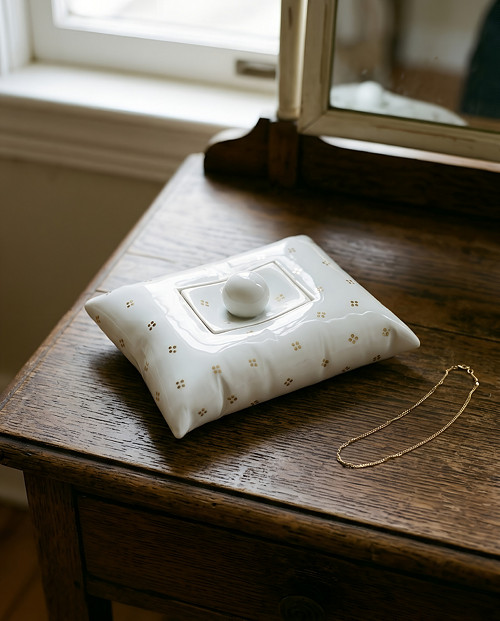 Peřinková dóza z porcelánu — foto 2