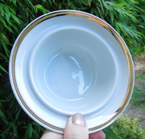 Elegantní porcelánová miska — foto 3
