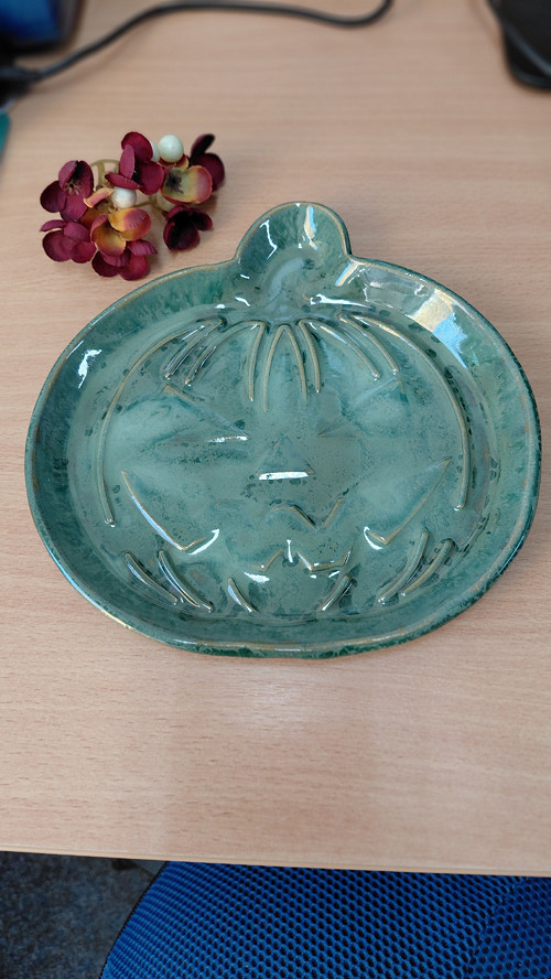 Keramický talíř dýně s reliéfem 21 cm — foto 5