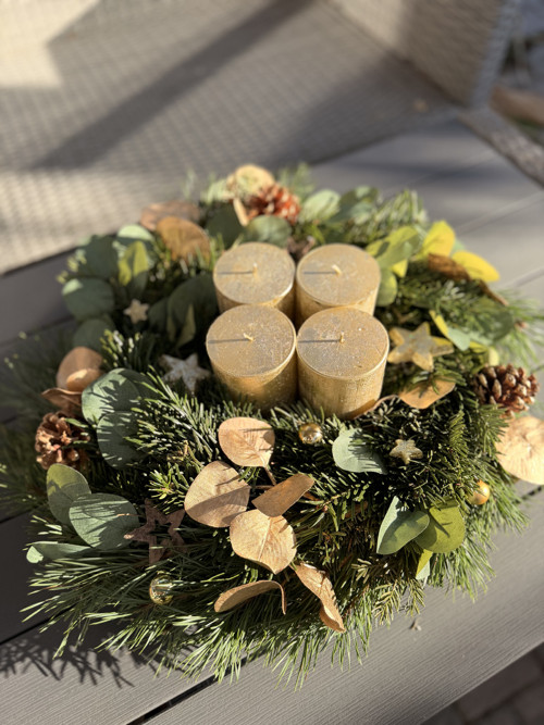 Adventní věnec zlatý eucalyptus — foto 2
