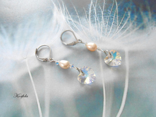 Náušnice - Swarovski srdíčka s říčními perlami — foto 2