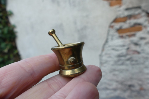 Hmoždíř..mosazná miniatura — foto 2