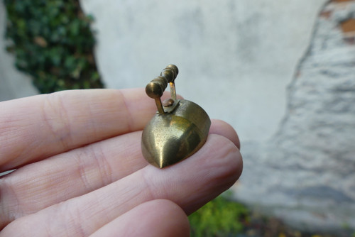 Žehlička...mosazná miniatura — foto 3