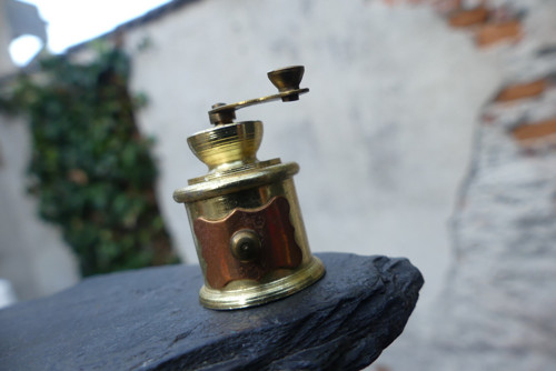 Kafemlýnek...mosazná miniatura — foto 2