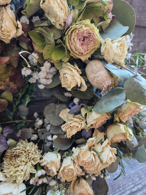 S růžičkami v eukalyptu — foto 2