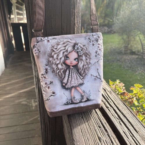 Dívka s hnědou - mini kabelka — foto 2