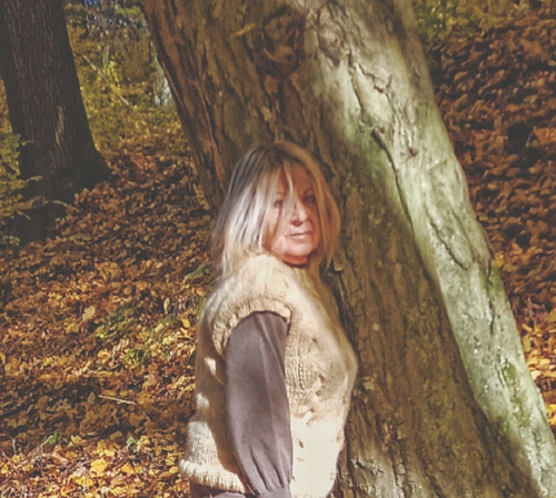 Béžová s copy — foto 2