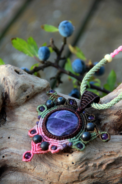 Boho makrame náhrdelník s ametystem — foto 3