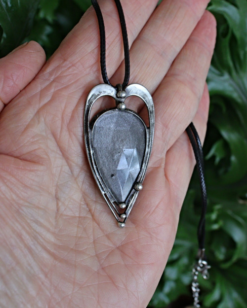 Cínovaný šperk s obsidiánem — foto 3
