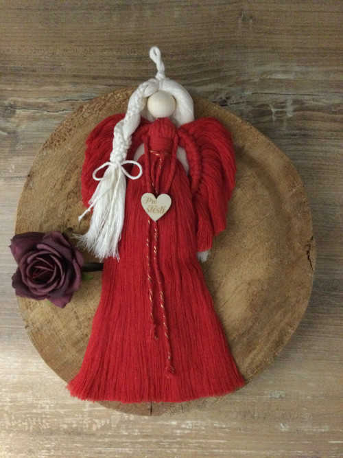 Kolekce 3 macramé andělek ve svátečních barvách. — foto 3