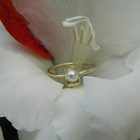Zlatý prsten s perlou Equilibrio
