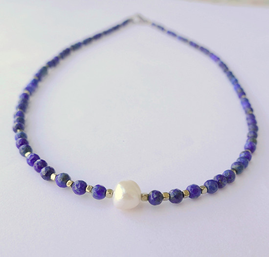 Náhrdelník s lapis lazuli a perlou (04)
