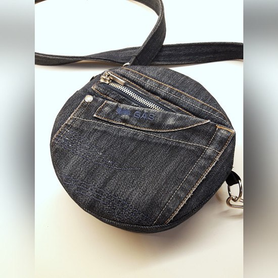 Kulatá crossbody kabelka